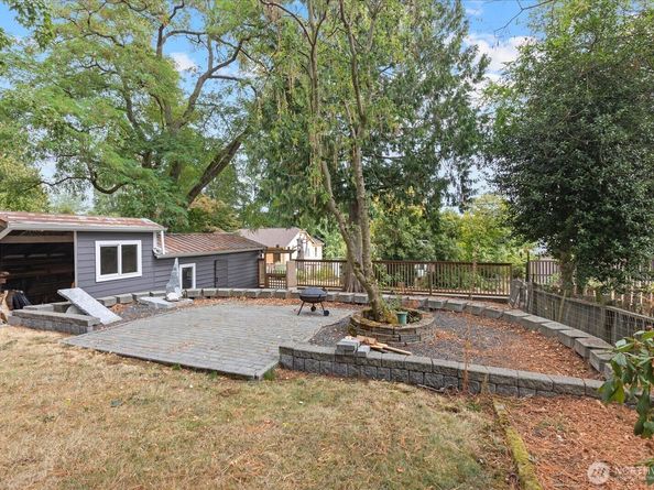12206 Fremont Avenue N, Seattle WA 98133