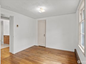 12206 Fremont Avenue N, Seattle WA 98133