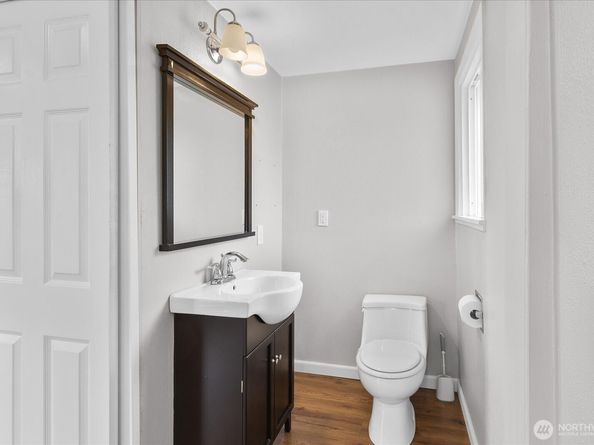 12206 Fremont Avenue N, Seattle WA 98133