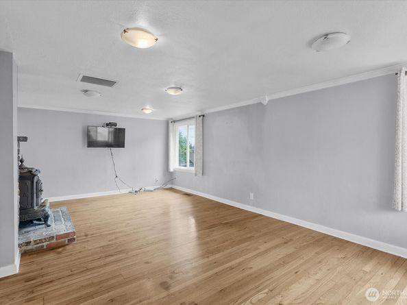 12206 Fremont Avenue N, Seattle WA 98133