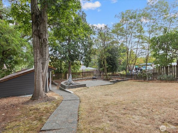 12206 Fremont Avenue N, Seattle WA 98133