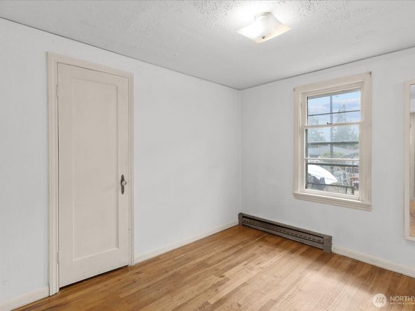 12206 Fremont Avenue N, Seattle WA 98133
