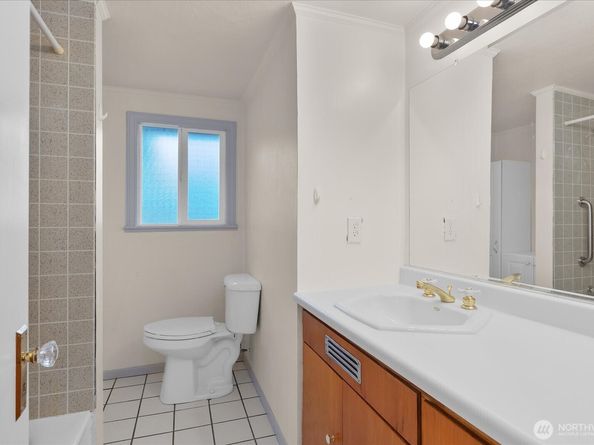 12206 Fremont Avenue N, Seattle WA 98133