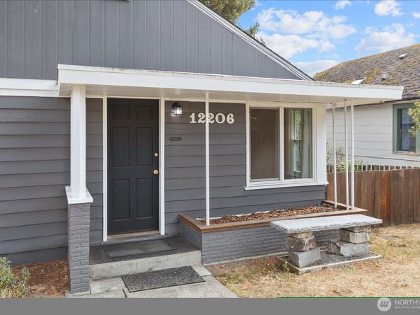12206 Fremont Avenue N, Seattle WA 98133
