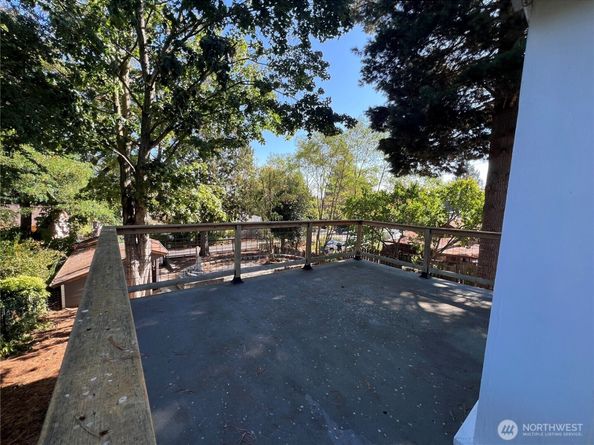 12206 Fremont Avenue N, Seattle WA 98133