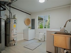 16704 NE 102nd Place, Redmond WA 98052