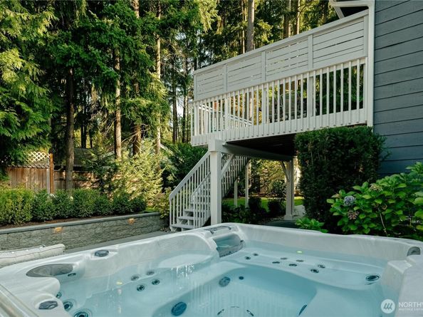 16704 NE 102nd Place, Redmond WA 98052