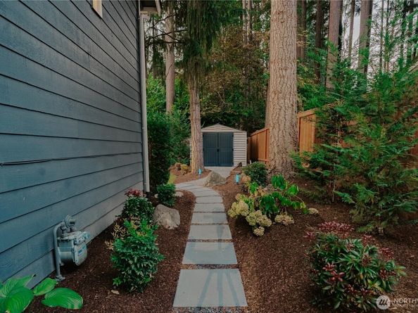 16704 NE 102nd Place, Redmond WA 98052