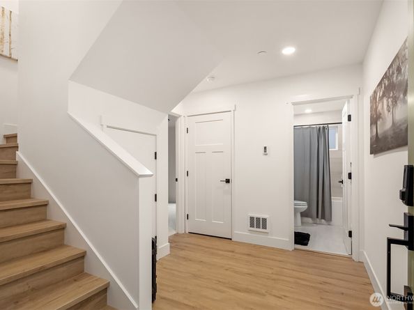 9029 8th Avenue NW C, Seattle WA 98117