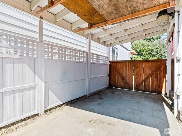 1913 E Spruce Street, Seattle WA 98122
