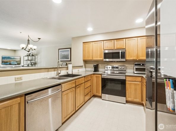 2001 120th Place SE 2204, Everett WA 98208