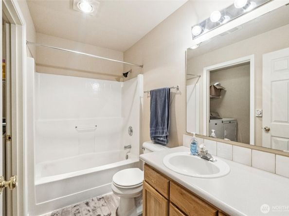 2001 120th Place SE 2204, Everett WA 98208