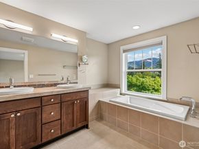 1078 NE High Street 10, Issaquah WA 98029