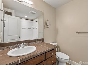 1078 NE High Street 10, Issaquah WA 98029