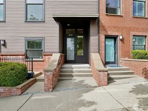 1078 NE High Street 10, Issaquah WA 98029