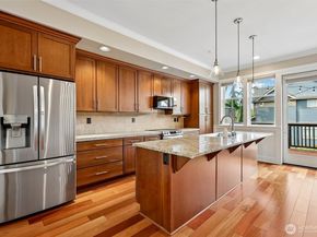 1078 NE High Street 10, Issaquah WA 98029