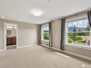 1078 NE High Street 10, Issaquah WA 98029