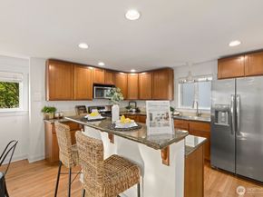 337 N 105th Street A, Seattle WA 98133