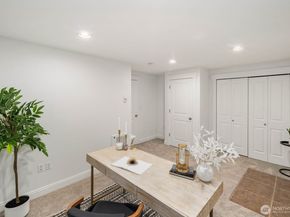 337 N 105th Street A, Seattle WA 98133