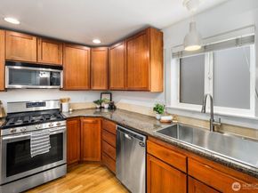 337 N 105th Street A, Seattle WA 98133
