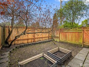 337 N 105th Street A, Seattle WA 98133