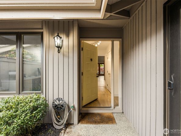 14226 NE 2nd Place 65, Bellevue WA 98007