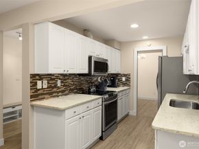 14226 NE 2nd Place 65, Bellevue WA 98007