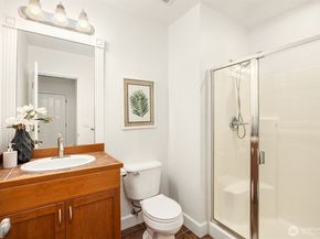 1032 272nd Place SE, Sammamish WA 98075