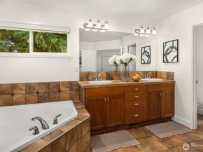 1032 272nd Place SE, Sammamish WA 98075