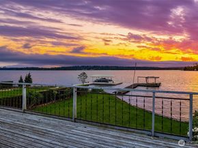 1811 1/2 10th Street W, Kirkland WA 98033