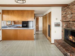 1811 1/2 10th Street W, Kirkland WA 98033