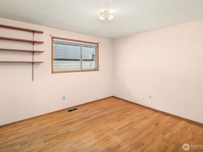 1811 1/2 10th Street W, Kirkland WA 98033