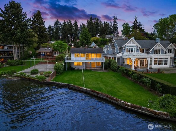 1811 1/2 10th Street W, Kirkland WA 98033