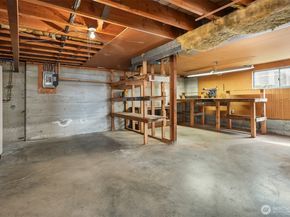 1811 1/2 10th Street W, Kirkland WA 98033