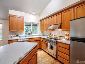 345 White River Drive, Pacific WA 98047