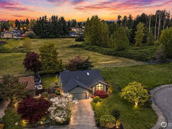 345 White River Drive, Pacific WA 98047