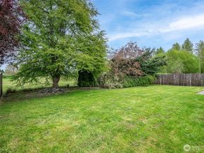 345 White River Drive, Pacific WA 98047