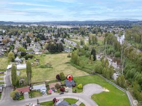 345 White River Drive, Pacific WA 98047