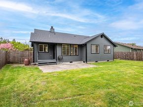 345 White River Drive, Pacific WA 98047