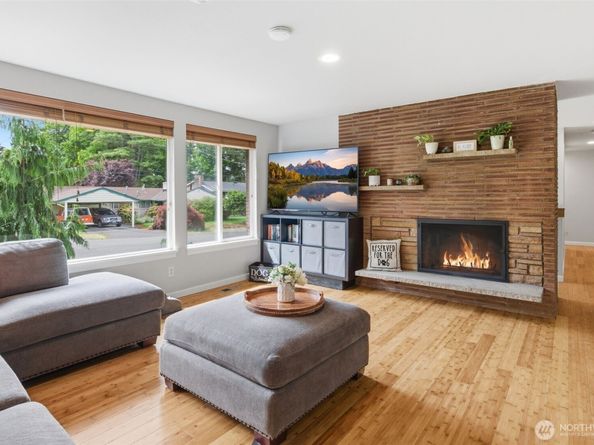 826 Maplewood Avenue, Kent WA 98030