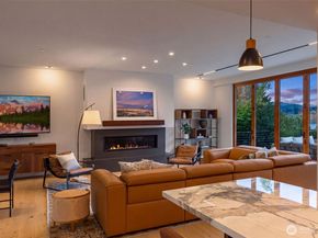 9818 SE 42nd Place, Mercer Island WA 98040
