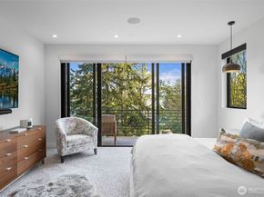 9818 SE 42nd Place, Mercer Island WA 98040