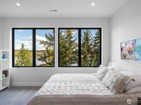 9818 SE 42nd Place, Mercer Island WA 98040