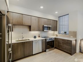 3070 SW Avalon Way G, Seattle WA 98126