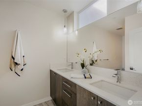 3070 SW Avalon Way G, Seattle WA 98126