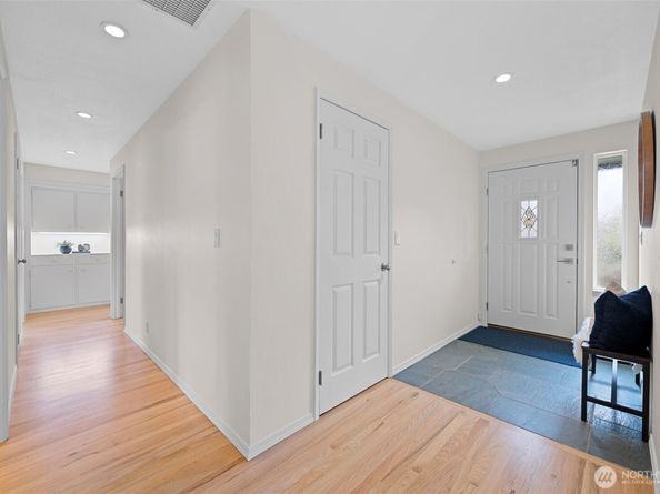 5918 128th Avenue SE, Bellevue WA 98006