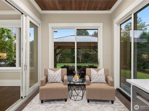 10021 NE 16th Place, Bellevue WA 98004