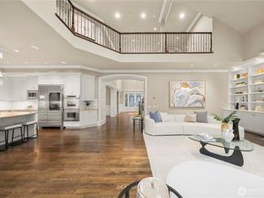 10021 NE 16th Place, Bellevue WA 98004
