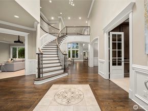 10021 NE 16th Place, Bellevue WA 98004