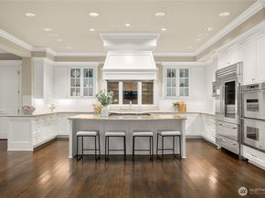 10021 NE 16th Place, Bellevue WA 98004